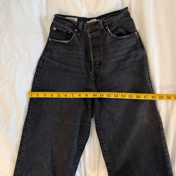 Levi’s Ribcage Jeans - Picture 8 of 8